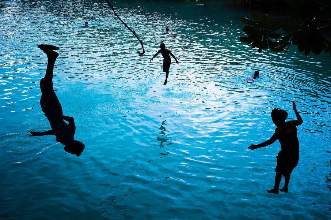 Leica Store Philippines joins JCI Art Fundraiser with works of Angela Panlilio and Jonathan Hodder